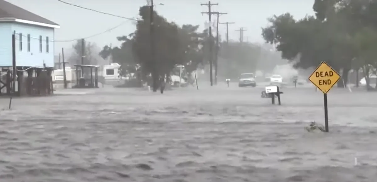 frances-hit-louisiana-as-a-hurricane-and-weakened-to-a-tropical-storm-flooding-flight-cancelations-and-power-outages-in-the-state