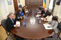 Sybiha discusses with EU Commissioner assistance to Ukrainians wishing to return home