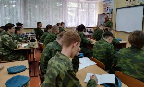 Schools in the TOT of Luhansk region campaign for signing a contract with the Russian army