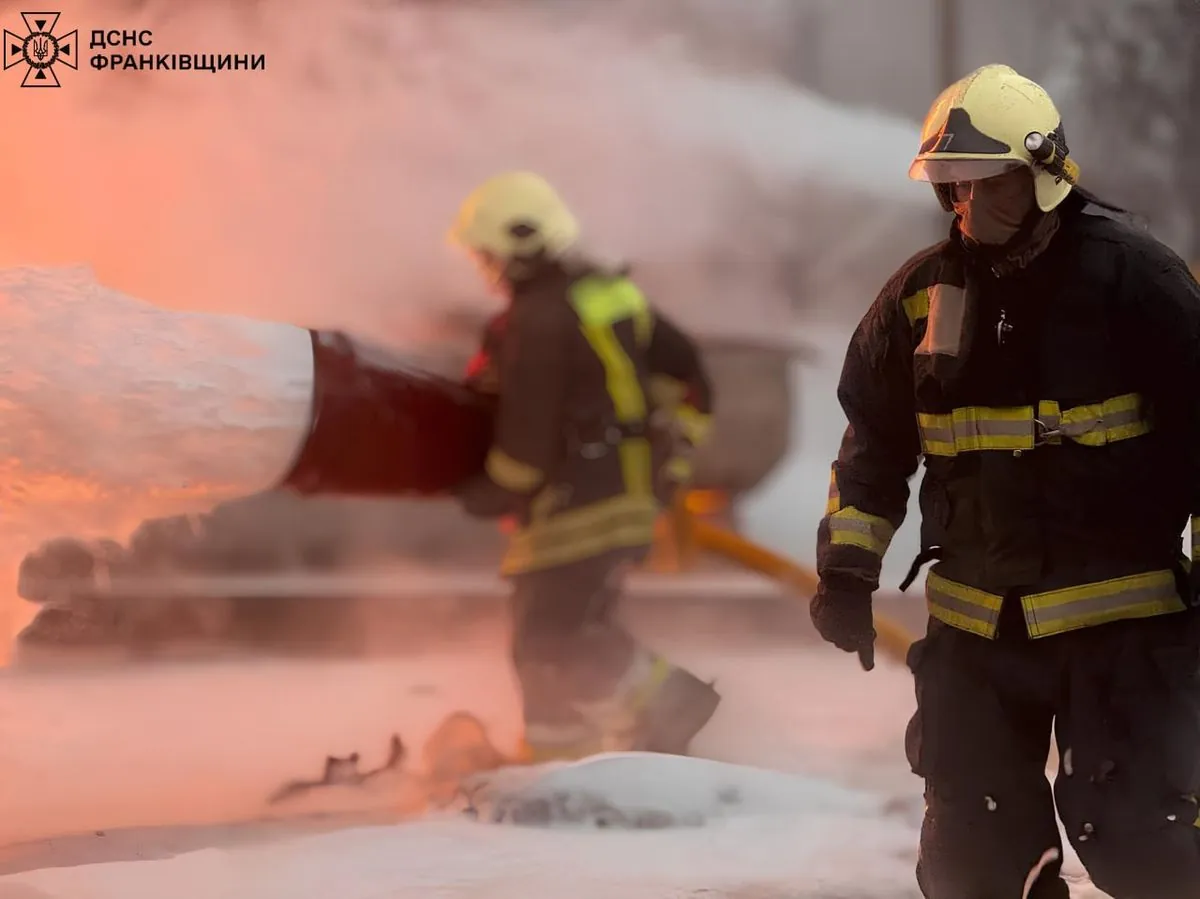 Пожежу на підприємстві на Івано-Франківщині після атаки рф загасили, жертв немає - ДСНС