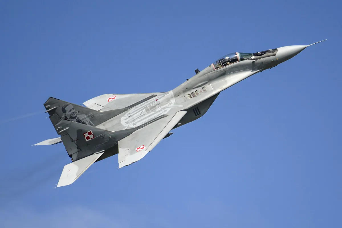 Poland considers transferring Mig-29 aircraft to Ukraine - Sikorsky