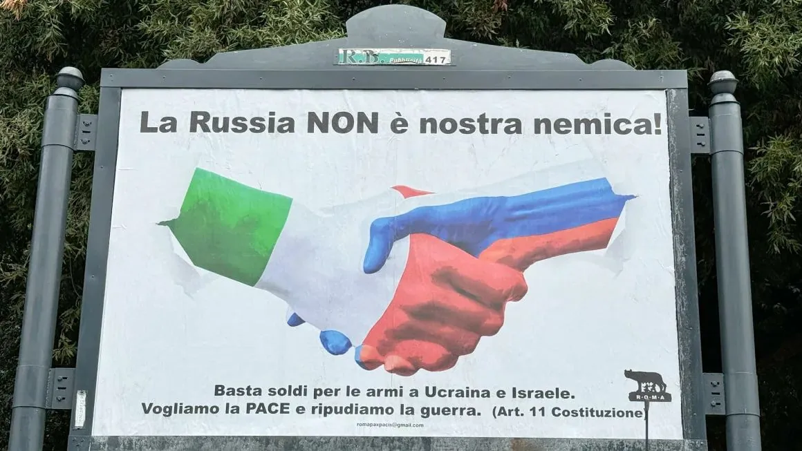 В Італії з'явилися плакати "росія нам не ворог"