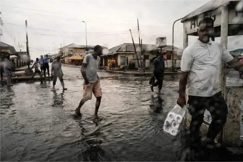 flood-destroys-prison-in-nigeria-281-inmates-escape