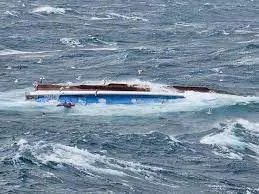 in-south-korea-8-people-were-rescued-after-a-fishing-boat-capsized