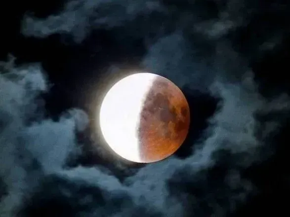 We are waiting for the lunar eclipse: astrologer told us about its impact on our lives