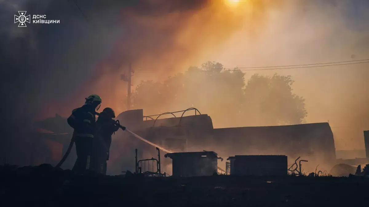 a-fire-broke-out-in-warehouses-in-the-kyiv-region-it-took-several-hours-to-extinguish