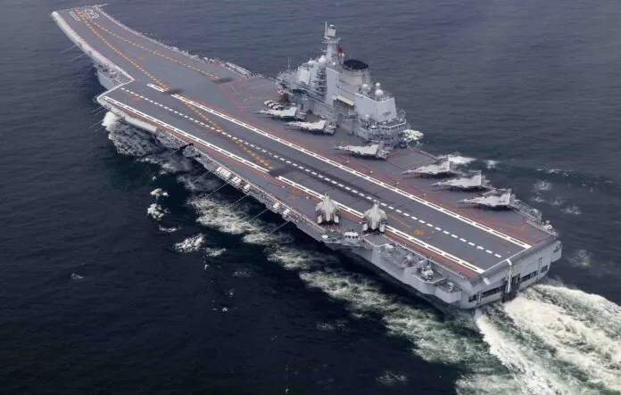 Taiwan reports on the passage of the Chinese Navy aircraft carrier group near the island