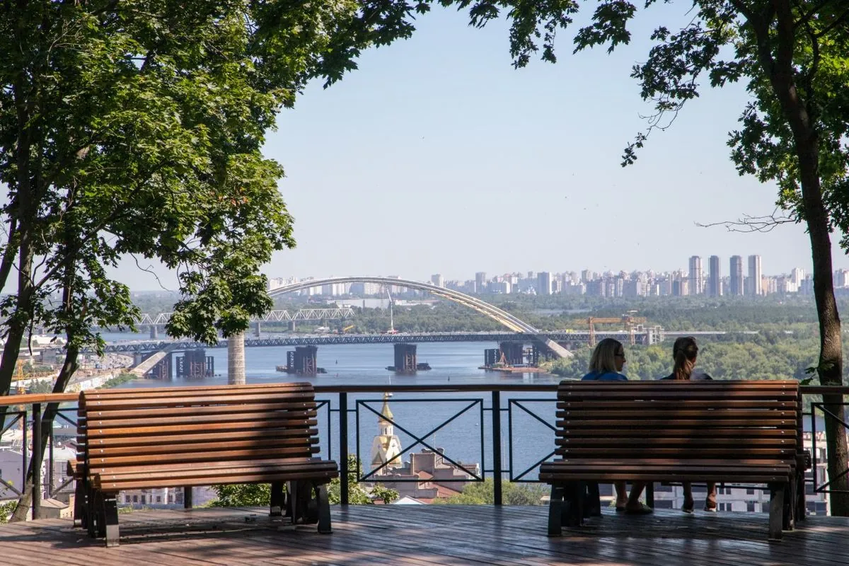 Autumn in Kyiv sets a new temperature record