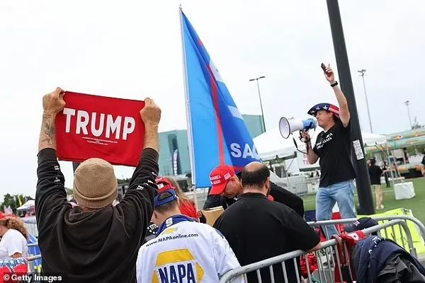 У США повідомили про вибухівку в машині перед мітингом Трампа: ЗМІ розкрили деталі