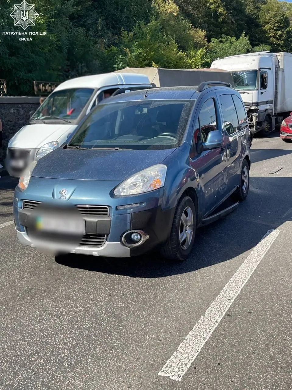 An accident on the Naberezhny highway in Kyiv complicated traffic