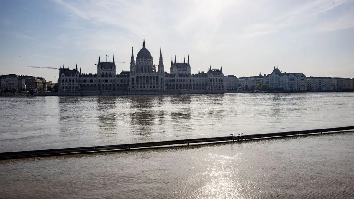 navodnenie-v-vengrii-dunai-uzhe-vishel-iz-beregov-i-ugrozhaet-zatopit-turisticheskie-mesta-budapeshta