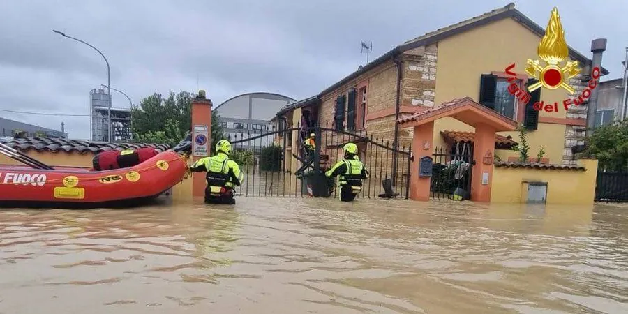 shtorm-boris-prines-navodneniya-na-sever-italii-dvoe-propavshikh-bez-vesti-1000-evakuirovannikh