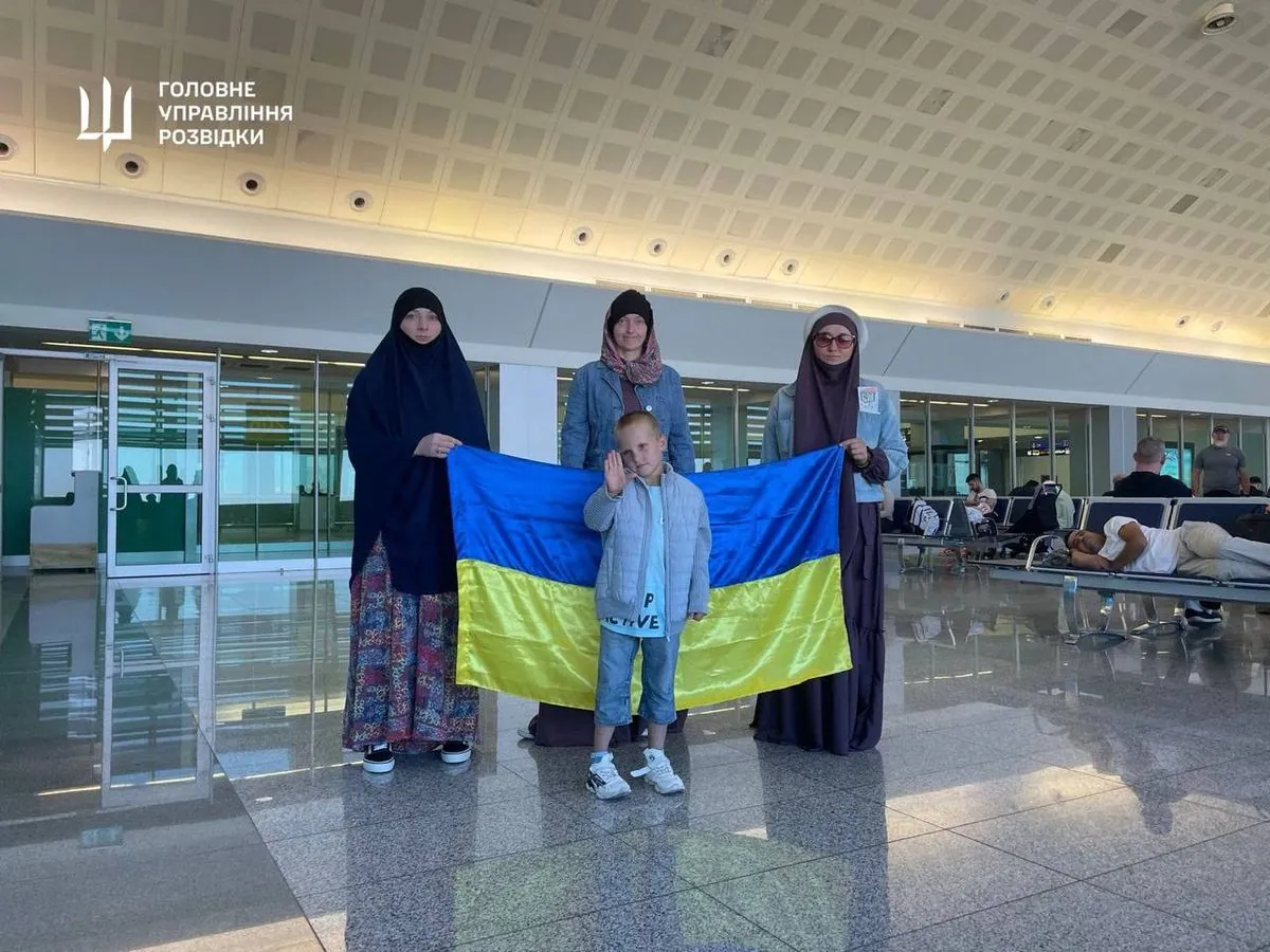   Ukraine evacuated three women and a child from Syria. The intelligence reported the details