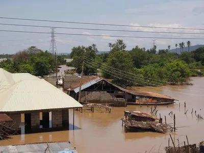 Floods in Niger postpone start of new school year