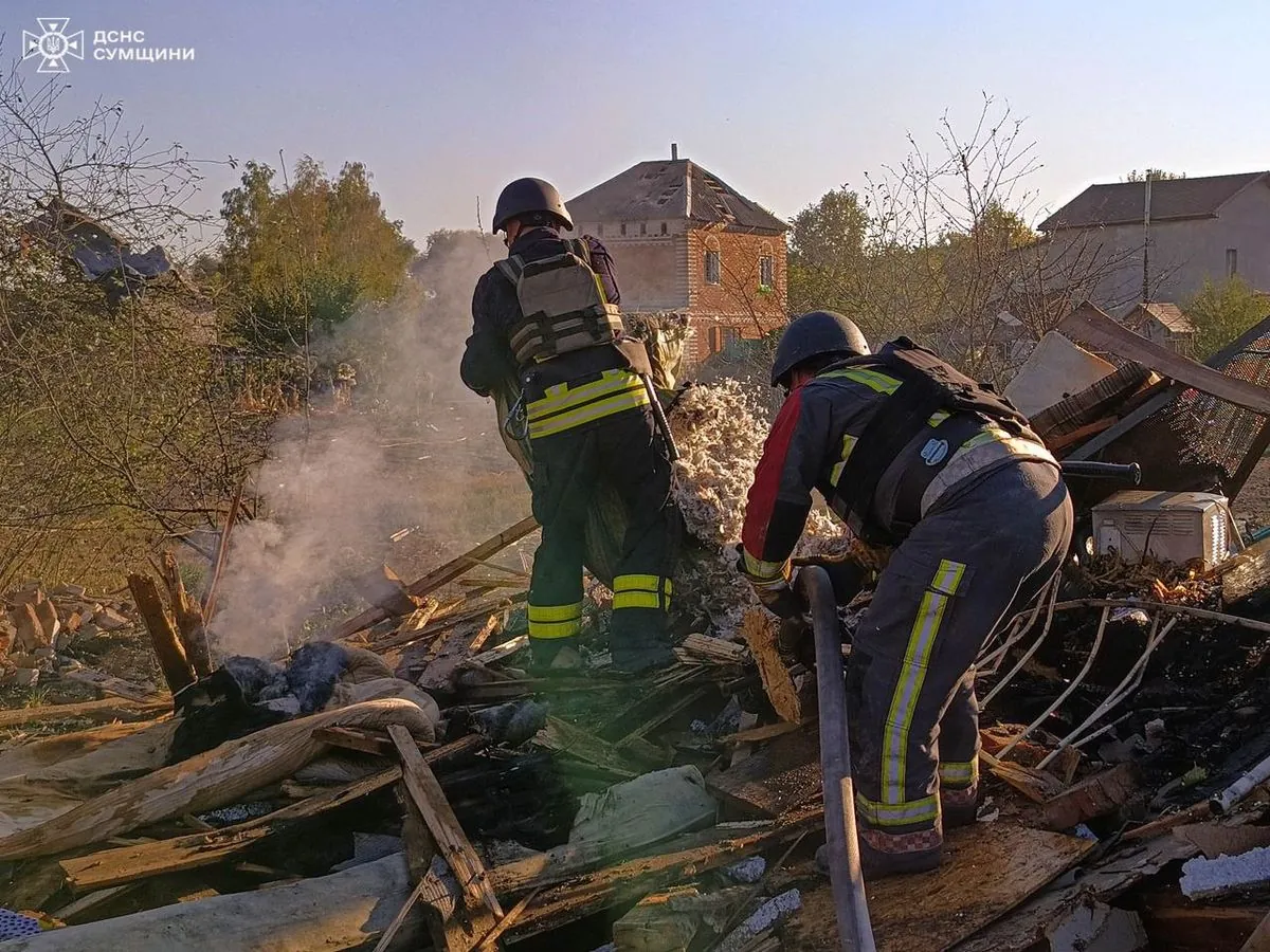 Rescuers eliminate consequences of air strike in Sumy: two houses destroyed