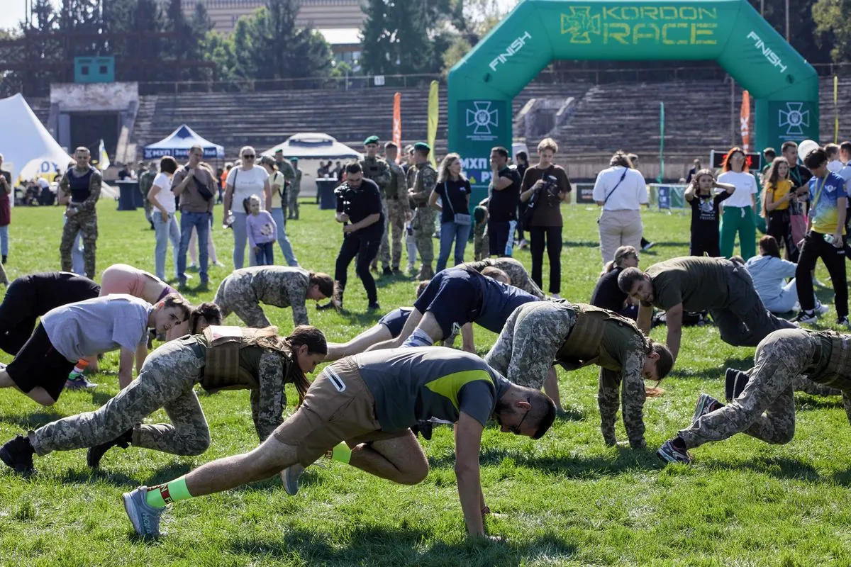 Забіги з перешкодами "Kordon Race" пройшли у Львові: зібрали кошти для інклюзивного спортивного майданчика