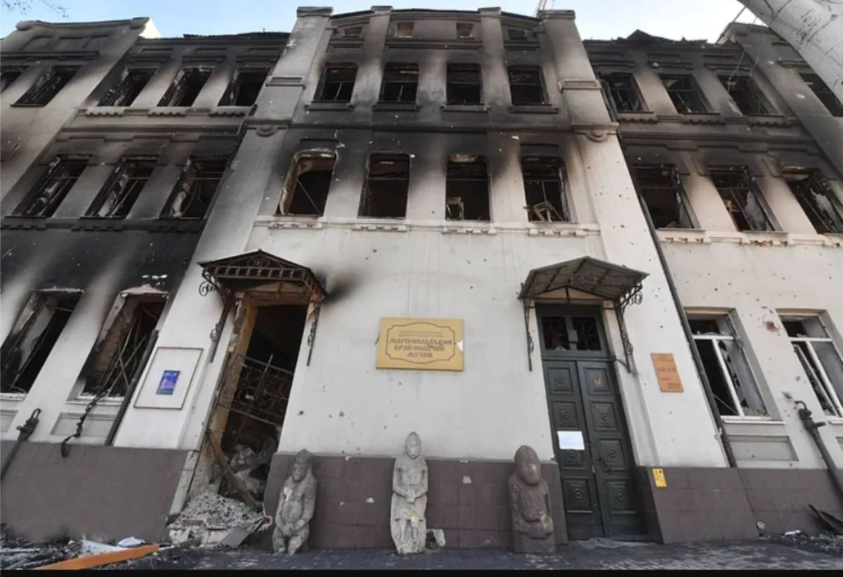 occupants-are-preparing-to-remove-historical-monuments-from-mariupol-resistance