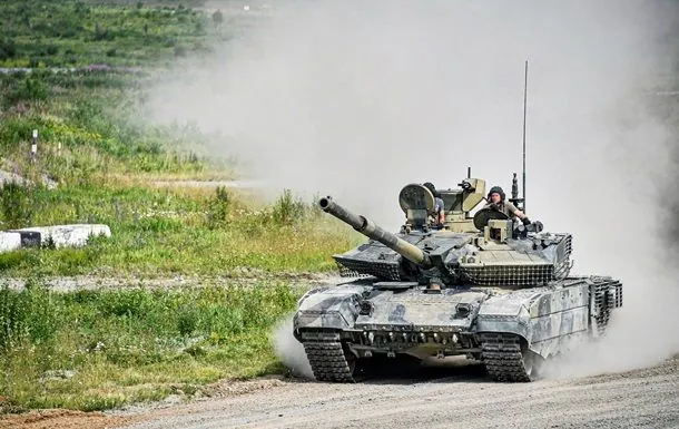 russian-occupants-shell-a-village-in-kherson-region-with-a-tank