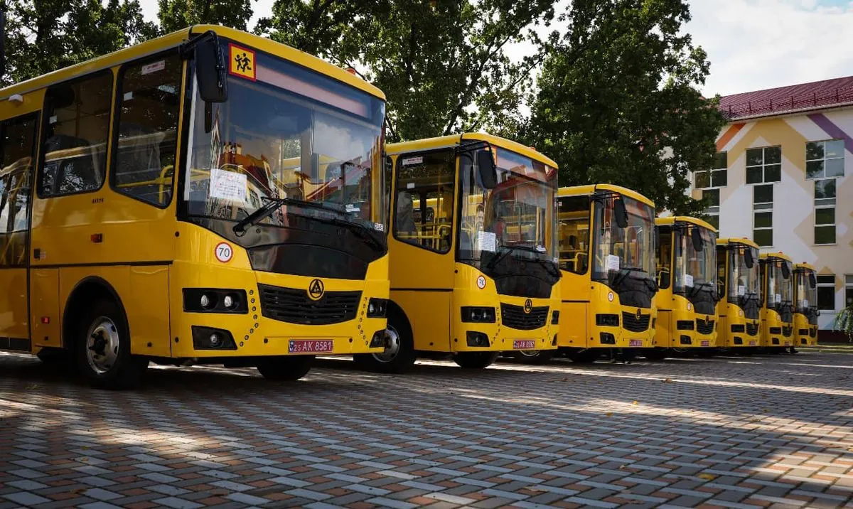 kyiv-region-receives-42-new-school-buses-to-transport-students