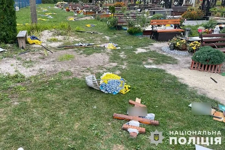 man-desecrates-11-graves-of-soldiers-in-ternopil-region