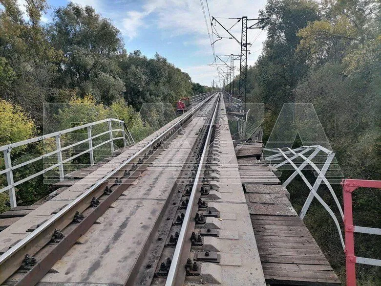 train-traffic-was-stopped-in-the-samara-region-because-of-the-explosion-of-a-railroad-bridge