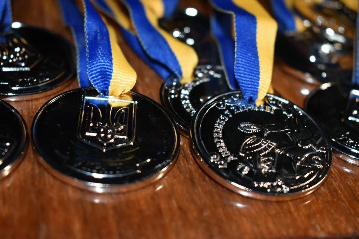 MES on abolition of gold and silver medals in schools: discussions are underway