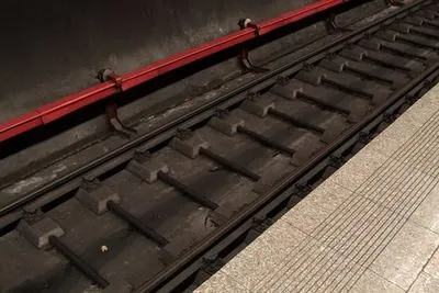 A woman falls on the tracks in the Kyiv subway