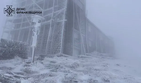 Winter is coming: rescuers showed a video from the snowy Carpathians