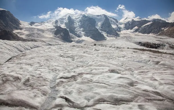 melting-glaciers-forced-switzerland-and-italy-to-change-the-border