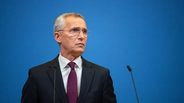 Stoltenberg: Putin's nuclear rhetoric should not deter NATO from helping Ukraine