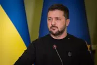 "Давление на агрессора, помощь Украине должны быть постоянными": Зеленский показал последствия удара рф по центру Херсона