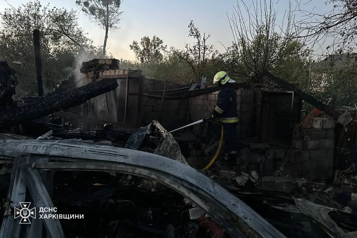 Ворожа авіація вночі завдала серію бомбових ударів по передмістю Харкова: рятувальники показали наслідки