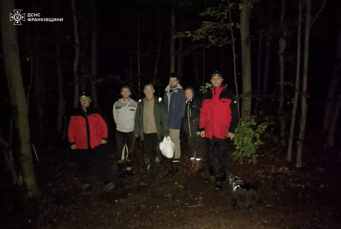 rescuers-find-mushroom-pickers-lost-in-the-forest-in-prykarpattia-region