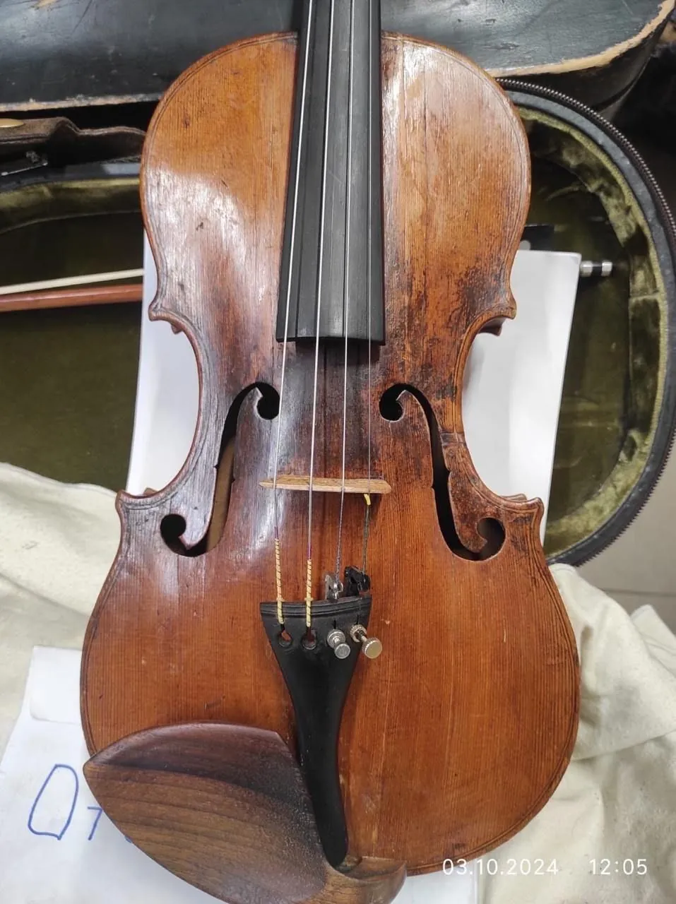 Man tried to take two ancient violins out of Ukraine: what is known