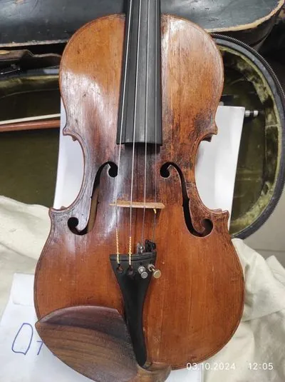 Man tried to take two ancient violins out of Ukraine: what is known