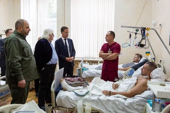 nato-countries-are-ready-to-help-treat-ukrainian-soldiers-umerov-and-rutte-visit-wounded-defenders