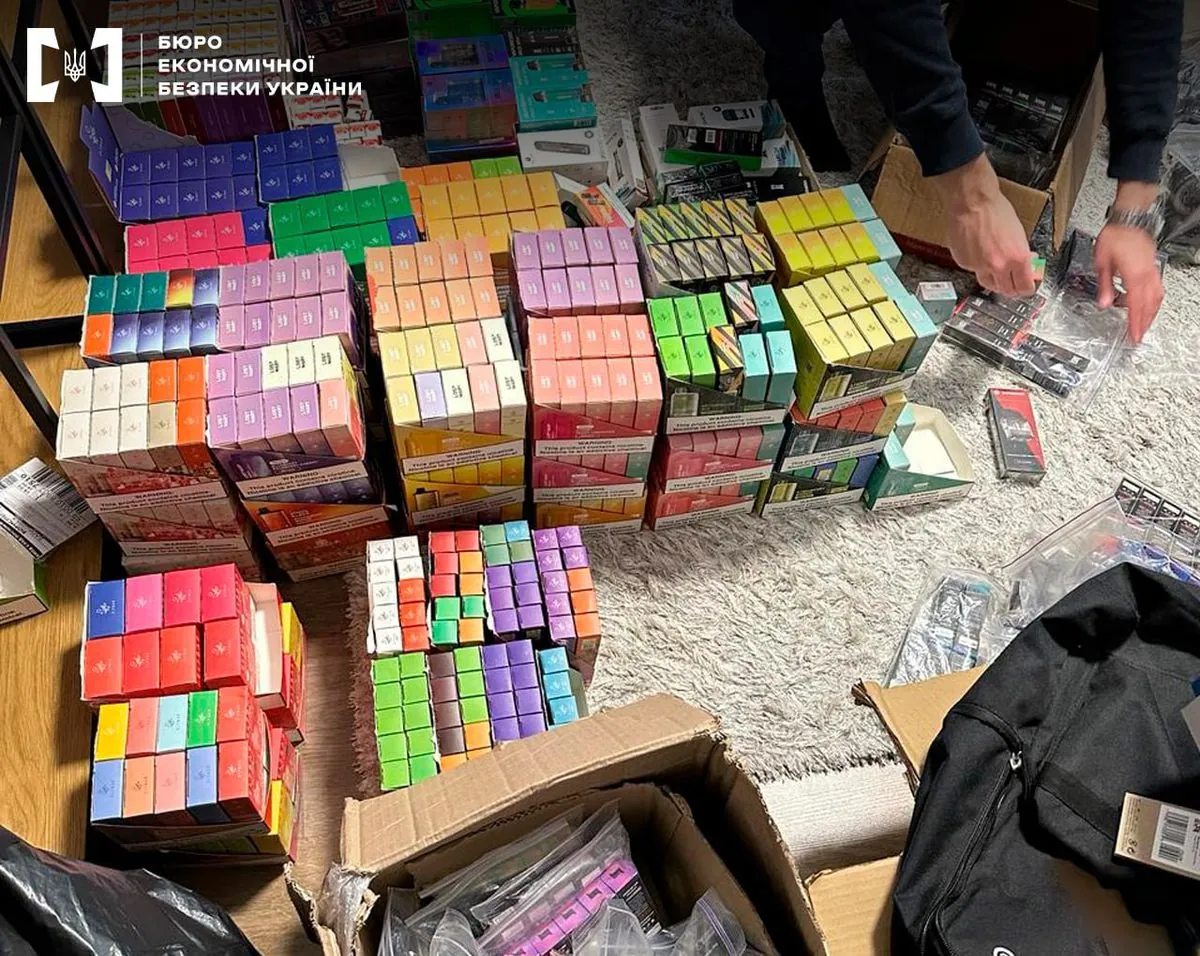 delivered-goods-all-over-ukraine-with-the-help-of-postal-services-kyiv-region-to-try-seller-of-counterfeit-e-cigarettes