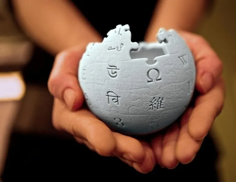 Russian analog of Wikipedia, announced by Putin, closed due to lack of money