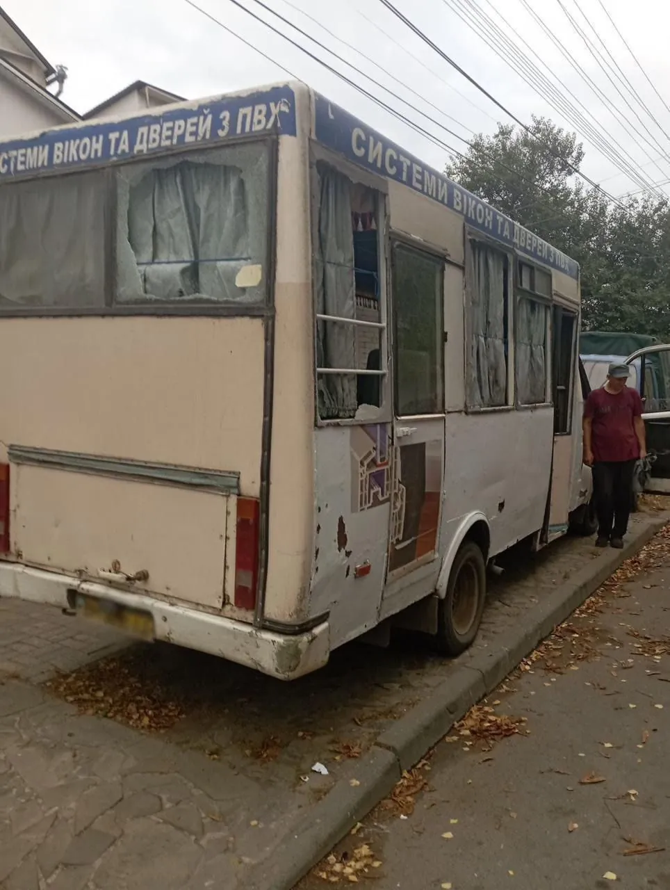 На Сумщине россияне с БПЛА сбросили взрывное устройство на рейсовый маршрутный автобус: ранены три человека