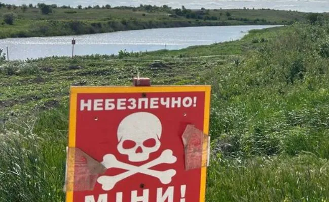 russian-troops-remotely-scatter-anti-personnel-mines-in-kherson-mba