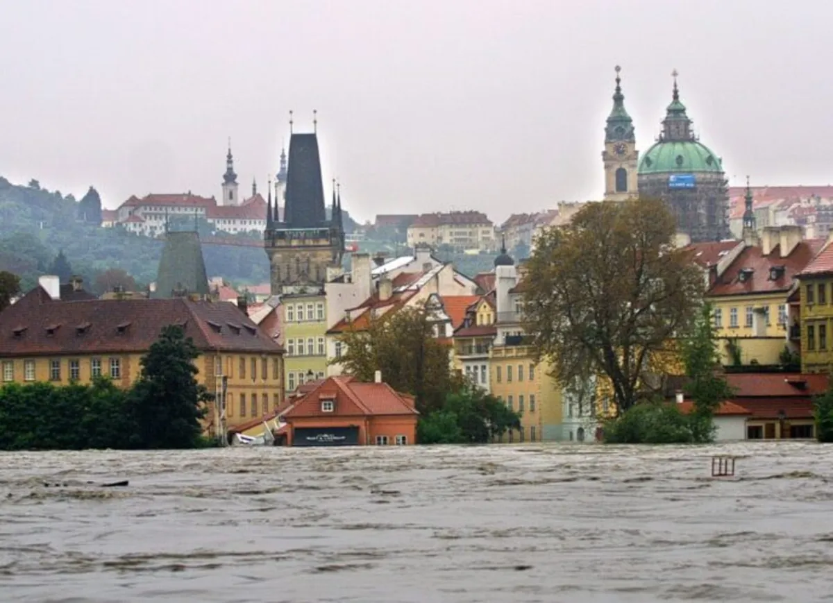 zelenskii-prikazal-okazat-gumanitarnuyu-pomoshch-chekhii-postradavshei-ot-navodneniya