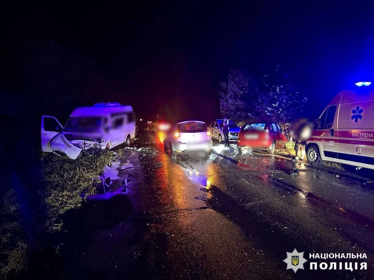 a-car-collides-with-a-minibus-in-kyiv-region-one-person-is-killed-four-injured