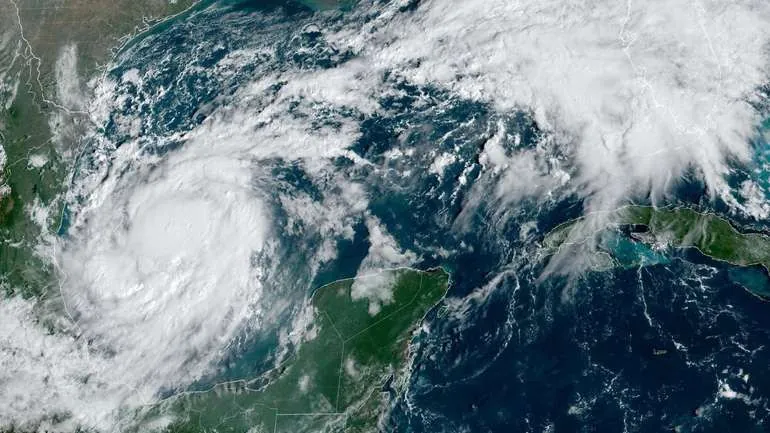 Hurricane Milton's winds reach speeds of nearly 74 meters per second: Florida braces for impact