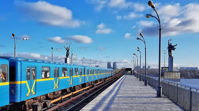 Dnipro metro station is closed in Kyiv. Eyewitnesses report a mine in a subway car