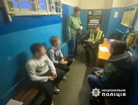 «Хотел пошутить": в Киеве задержали школьника, который забросил в вагон метро похожий на мину фильтр от противогаза