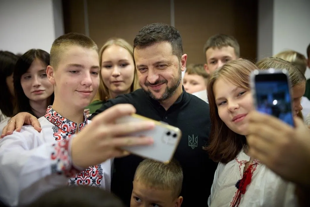 zelenskyy-meets-with-children-of-ukrainian-soldiers-recovering-in-croatia