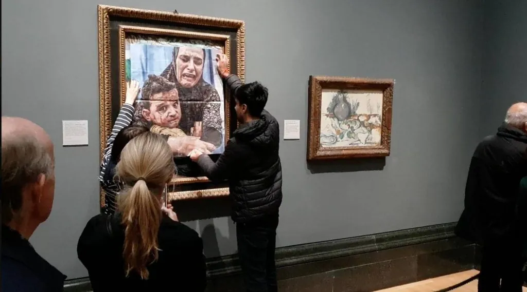 in-london-activists-tried-to-cover-a-picasso-painting-with-photos-from-gaza-and-were-detained