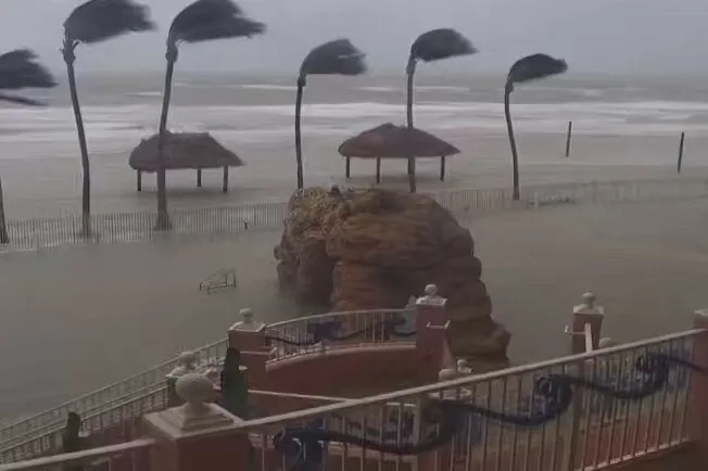 Hurricane Milton hits Florida, causing tornadoes and power outages