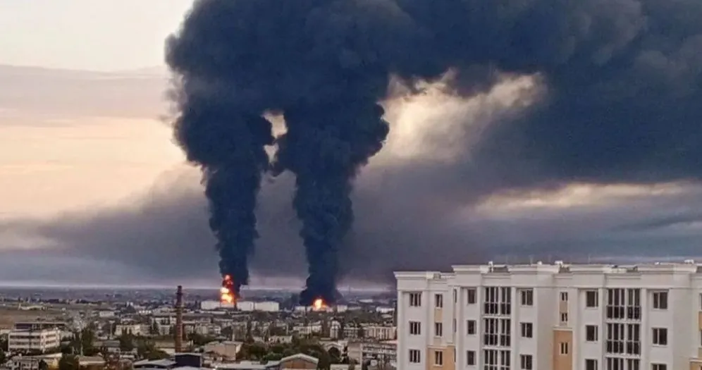 Smoke from the fire at the oil depot in occupied Feodosia reached the Sea of Azov