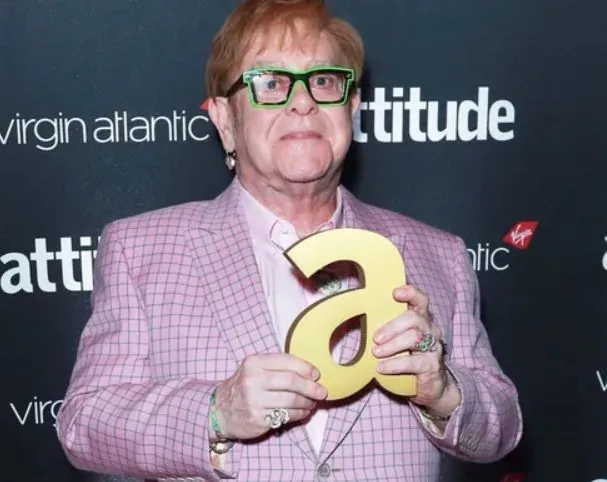 Елтон Джон образив Ілона Маска під час церемонії Attitude Awards у Лондоні Елтон Джон образив Ілона Маска під час церемонії Attitude Awards у Лондоні